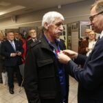 18.10.2019 Kielce. Przystanek Historia IPN. Krzyże Wolności i Solidarności dla działaczy opozycji antykomunistycznej w PRL Medale wręczył Jarosław Szarek - prezes IPN. Na zdj.: Andrzej Kozieł / Jarosław Kubalski / Radio Kielce