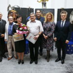 19.10.2019 Radio Kielce Studio. Gram. Finał konkursu Radia Kielce na bajkę z morałem. Profesor Marek Kątny, Stanisław Nyczaj - prezes Kieleckiego Oddziału Związku Literatów Polskich, Iwona i Waldemar Rozmysłowicz, Janusz Knap - prezes Radia Kielce, Dorota Klusek - dziennikarka Radia Kielce i senator Krzysztof Słoń / Jarosław Kubalski / Radio Kielce