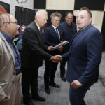 19.10.2019 Radio Kielce Studio. Gram. Finał konkursu Radia Kielce na bajkę z morałem. Dyplomy za udział wręczają Stanisław Nyczaj - prezes Kieleckiego Oddziału Związku Literatów Polskich, profesor Marek Kątny - znawca literatury dla dzieci i młodzieży, senator Krzysztof Słoń oraz Janusz Knap - prezes Radia Kielce / Jarosław Kubalski / Radio Kielce