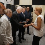 19.10.2019 Radio Kielce Studio. Gram. Finał konkursu Radia Kielce na bajkę z morałem. Dyplomy za udział wręczają Stanisław Nyczaj - prezes Kieleckiego Oddziału Związku Literatów Polskich, profesor Marek Kątny - znawca literatury dla dzieci i młodzieży, senator Krzysztof Słoń oraz Janusz Knap - prezes Radia Kielce / Jarosław Kubalski / Radio Kielce