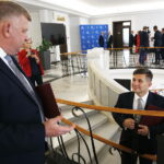 25.10.2019. Warszawa. Wręczenie zaświadczeń o wyborze na senatora. Na zdjęciu (od lewej): senator Jarosław Rusiecki - PiS i senator Jacek Włosowicz z klubu PiS / Jarosław Kubalski / Radio Kielce