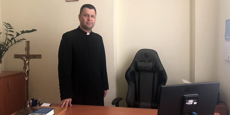 Ksiądz Michał Grochowina, oficjał Sądu Biskupiego w Sandomierzu / Grażyna Szlęzak-Wójcik / Radio Kielce