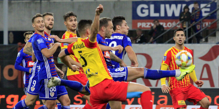 26.10.2019. Gliwice. Mecz Piast Gliwice - Korona Kielce / Krzysztof Bujnowicz / Radio Kielce