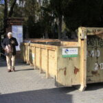 30.10.2019 Kielce. Porządkowanie grobów / Krzysztof Bujnowicz / Radio Kielce