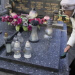 30.10.2019 Kielce. Porządkowanie grobów / Krzysztof Bujnowicz / Radio Kielce