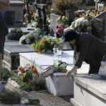 30.10.2019 Kielce. Porządkowanie grobów / Krzysztof Bujnowicz / Radio Kielce