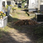 30.10.2019 Kielce. Porządkowanie grobów / Krzysztof Bujnowicz / Radio Kielce