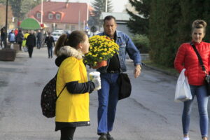 30.10.2019 Cedzyna. Kwesta na rzecz hospicjum / Krzysztof Bujnowicz / Radio Kielce