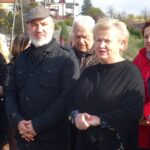 28.10.2019. Kunów. Otwarcie skweru przy ulicy Langiewicza. Na zdjęciu (od lewej): Mirosław Radomski - prezes Towarzystwa Przyjaciół Ziemi Kunowskiej i Małgorzata Kowalska - zastępca prezesa Towarzystwa Przyjaciół Ziemi Kunowskiej / Emilia Sitarska / Radio Kielce