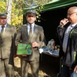 13.10.2019 Ostrowiec. MOSiR Gutwin Run. Na zdjęciu (od lewej): Damian Batugowski - leśniczy Leśnictwa Zwierzyniec, Adam Podsiadło - nadleśniczy Nadleśnictwa Ostrowiec Św., Grzegorz Bażant - MOSiR w Ostrowcu / Emilia Sitarska / Radio Kielce