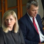 29.10.2019 Ostrowiec Świętokrzyski. Obrady rady społecznej Zakładu Opieki Zdrowotnej w Ostrowcu. Na zdjęciu (od lewej): Joanna Gałęzia - dyrektor ds. finansowych w ostrowieckim szpitalu i Andrzej Gruza - dyrektor naczelny ZOZ w Ostrowcu / Emilia Sitarska / Radio Kielce