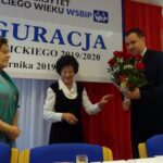 07.10.2019 Ostrowiec Świętokrzyski. Inauguracja roku akademickiego na UTW. Na zdjęciu (od lewej): Matylda Niewójt - prezes UTW, Jadwiga Myśliwska - wiceprezes UTW i dr Paweł Gotowiecki - rektor Wyższej Szkoły Biznesu i Przedsiębiorczości w Ostrowcu / Emilia Sitarska / Radio Kielce