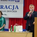 07.10.2019 Ostrowiec Świętokrzyski. Inauguracja roku akademickiego na UTW. Na zdjęciu (od lewej): Matylda Niewójt - prezes UTW, senator Jarosław Rusiecki / Emilia Sitarska / Radio Kielce