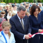 03.10.2019. Bałtów. Oficjalne otwarcie nowej szkoły. Od lewej: Marzena Dębniak - starosta ostrowiecki, poseł Andrzej Kryj, Katarzyna Nowacka - wicekurator oświaty, senator Jarosław Rusiecki / Emilia Sitarska / Radio Kielce