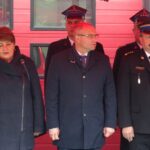 09.10.2019. Ostrowiec Świętokrzyski. Nowe samochody ratownicze-gaśnicze dla PSP w Ostrowcu Świętokrzyskim. Na zdjęciu (od lewej):  Marzena Dębniak - starosta ostrowiecki, Tomasz Staniek - starosta opatowski i Robert Sabat - zastępca komendanta wojewódzkiego PSP w Kielcach / Emilia Sitarska / Radio Kielce