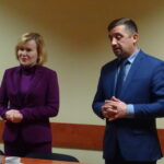 10.10.2019 Bałtów. Spotkanie z wiceminister Anną Krupką. Od lewej wiceminister sportu i turystyki Anna Krupka i wójt Bałtowa Hubert Żądło / Emilia Sitarska / Radio Kielce