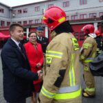 09.10.2019. Ostrowiec Świętokrzyski. Nowe samochody ratownicze-gaśnicze dla PSP w Ostrowcu Świętokrzyskim. Na zdjęciu (od lewej): Bartłomiej Dorywalski - wicewojewoda świętokrzyski i Agata Wojtyszek - wojewoda świętokrzyski / Emilia Sitarska / Radio Kielce