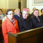 06.10.2019. Ostrowiec Św. Diecezjalne Dni Kultury Chrześcijańskiej. Od lewej: wojewoda świętokrzyski Agata Wojtyszek, ks. bp Krzysztof Nitkiewicz, poseł Andrzej Kryj, prezydent Ostrowca Jarosław Górczyński / Emilia Sitarska / Radio Kielce