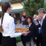 17.10.2019. Opatów. Wizyta ambasadorów w winnicy Brzostowiczów / Emilia Sitarska / Radio Kielce