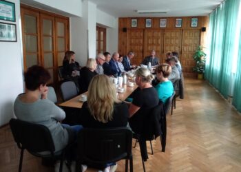 10.10.2019. Ostrowiec Świętokrzyski. Obrady Rady Społecznej ZOZ w Ostrowcu Świętokrzyski, na które nie wpuszczono mediów / Radio Kielce