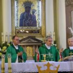 06.10.2019. Ostrowiec Św. Diecezjalne Dni Kultury Chrześcijańskiej. Od lewej: ks. Jan Sarwa, dr Rafał Kułaga, rektor Wyższego Seminarium Duchownego w Sandomierzu, ks. bp Krzysztof Nitkiewicz, ks. Tadeusz Lutkowski / Emilia Sitarska / Radio Kielce