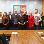 17.10.2019. Kielce. Podpisanie umowy na dofinansowanie kształcenia zawodowego, doskonalenie języków obcych, edukację najmłodszych oraz projekty społeczne / Urząd Marszałkowski Województwa Świętokrzyskiego