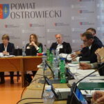 30.10.2019. Ostrowiec Św. Sesja rady powiatu. Na zdjęciu (od lewej): Andrzej Jabłoński - wicestarosta, Marzena Dębniak - starosta, Agnieszka Rogalińska i Łukasz Dybiec - członkowie zarządu / Emilia Sitarska / Radio Kielce