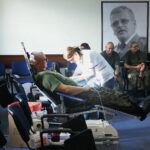 22.10.2019. Kielce. Elewi i żołnierze z Centrum Przygotowań do Misji Zagranicznych w Kielcach oddali honorowo krew / Wiktor Taszłow / Radio Kielce