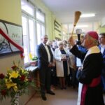 16.10.2019. Dyminy. 200 lat Szkoły Podstawowej nr 23 w Dyminach. Na zdjęciu: biskup. Marian Florczyk / Wiktor Taszłow / Radio Kielce
