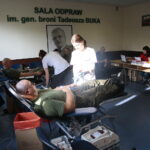 22.10.2019. Kielce. Elewi i żołnierze z Centrum Przygotowań do Misji Zagranicznych w Kielcach oddali honorowo krew / Wiktor Taszłow / Radio Kielce