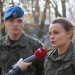 22.10.2019. Kielce. Elewi sprzątali mogiły bohaterów na Cmentarzu Starym w Kielcach. Na zdjęciu (od lewej): Wojciech Matysiak i Anna Matlęga / Wiktor Taszłow / Radio Kielce