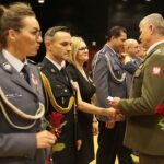 Kielce. 25.10.2019. Święto terenowych organów administracji wojskowej. Medal wręczają płk Jarosław Molisak - Szef WSzW w Kielcach, Agata Wojtyszek – wojewoda świętokrzyski / Wiktor Taszłow / Radio Kielce