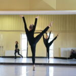 24.10.2019 Kielce. Konferencja przed spektaklem „Brodzić po wodzie” Kieleckiego Teatru Tańca / Wiktor Taszłow / Radio Kielce