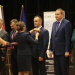 Kielce. 25.10.2019. Święto terenowych organów administracji wojskowej. Medal wręczają płk Jarosław Molisak - Szef WSzW w Kielcach, Agata Wojtyszek – wojewoda świętokrzyski / Wiktor Taszłow / Radio Kielce