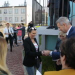 Kielce. 22.10.2019. Otwarcie zespołu lokali mieszkalnych na Jezioranach. Klucze wręcza Bogdan Wenta – prezydent miasta Kielce / Wiktor Taszłow / Radio Kielce