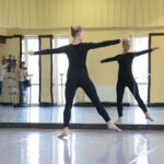 24.10.2019 Kielce. Konferencja przed spektaklem „Brodzić po wodzie” Kieleckiego Teatru Tańca / Wiktor Taszłow / Radio Kielce