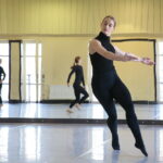 24.10.2019 Kielce. Konferencja przed spektaklem „Brodzić po wodzie” Kieleckiego Teatru Tańca / Wiktor Taszłow / Radio Kielce