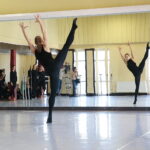 24.10.2019 Kielce. Konferencja przed spektaklem „Brodzić po wodzie” Kieleckiego Teatru Tańca / Wiktor Taszłow / Radio Kielce