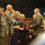 Kielce. 25.10.2019. Święto terenowych organów administracji wojskowej. Medal wręczają płk Jarosław Molisak - Szef WSzW w Kielcach, Andrzej Bętkowski - marszałek województwa świętokrzyskiego / Wiktor Taszłow / Radio Kielce