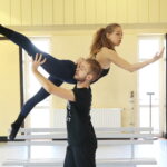 24.10.2019 Kielce. Konferencja przed spektaklem „Brodzić po wodzie” Kieleckiego Teatru Tańca / Wiktor Taszłow / Radio Kielce