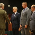 Kielce. 25.10.2019. Święto terenowych organów administracji wojskowej. Na zdjęciu (od lewej): płk Jarosław Molisak - Szef WSzW w Kielcach, Piotr Dwurnik - prezes zarządu Best Western Grand Hotel, Adrian Lipa, Artur Jaroń - dyrektor ZPSM w Kielcach / Wiktor Taszłow / Radio Kielce