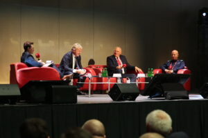 24.10.2019. Kielce. Konferencja „Bezpieczny Stadion”. Na zdjęciu (drugi od lewej): Zbigniew Boniek - prezes PZPN, Jan Tomaszewski - legendarny bramkarz reprezentacji Polski i Jarosław Szymczyk - Komendant Główny Policji / Wiktor Taszłow / Radio Kielce