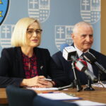 Kielce. 25.10.2019. Podpisanie umów na projekty edukacyjne i zdrowotne. Na zdjęciu: Renata Janik - wicemarszałek województwa świętokrzyskiego, Marek Jońca - członek zarządu województwa świętokrzyskiego / Wiktor Taszłow / Radio Kielce