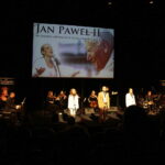 27.10.2019 Kielce. Koncert zespołu wokalno-aktorskiego Sonato pod hasłem „Jan Paweł II - muzyczna opowieść o życiu i pontyfikacie” / Wiktor Taszłow / Radio Kielce
