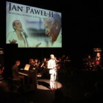 27.10.2019 Kielce. Koncert zespołu wokalno-aktorskiego Sonato pod hasłem „Jan Paweł II - muzyczna opowieść o życiu i pontyfikacie” / Wiktor Taszłow / Radio Kielce