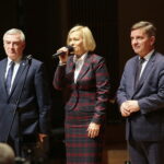 Kielce. 28.10.2019. Świętokrzyski Anioł Dobroci - Gala Finałowa. Na zdjęciu (od lewej): Andrzej Bętkowski - marszałek województwa świętokrzyskiego, Renata Janik - wicemarszałek Województwa Świętokrzyskiego, Andrzej Pruś – przewodniczący Sejmiku Województwa Świętokrzyskiego / Wiktor Taszłow / Radio Kielce