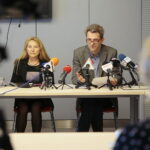 Konferencja na temat repertuaru Filharmonii Świętokrzyskiej na kolejny kwartał. Na zdjęciu: Urszula Sokołowska, Jacek Rogala - dyrektor Filharmonii Świętokrzyskiej / Wiktor Taszłow / Radio Kielce