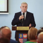 Podzamcze. 02.10.2019. XXI Wojewódzkie Obchody Światowego Dnia Turystyki. Przemawia Andrzej Bętkowski - marszałek województwa świętokrzyskiego / Wiktor Taszłow / Radio Kielce