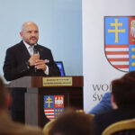 Podzamcze. 02.10.2019. XXI Wojewódzkie Obchody Światowego Dnia Turystyki. Przemawia Mariusz Gosek - członek Zarządu Województwa Świętokrzyskiego / Wiktor Taszłow / Radio Kielce