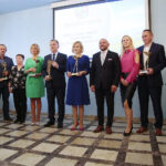 Podzamcze. 02.10.2019. XXI Wojewódzkie Obchody Światowego Dnia Turystyki. Na zdjęciu (od lewej): Andrzej Bętkowski - marszałek województwa świętokrzyskiego, Anna Krupka - poseł, Mariusz Gosek – członek zarządu województwa / Wiktor Taszłow / Radio Kielce